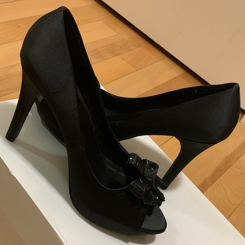 La Chateau Black Heels